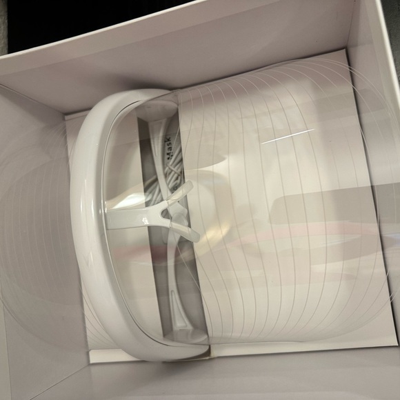 3 color LED MASK- BNIB - Picture 6 of 7